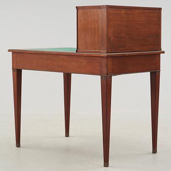 SKRIVBORD MED UPPSATS. Sengustavianskt stockholmsarbete, 1700-talets slut.