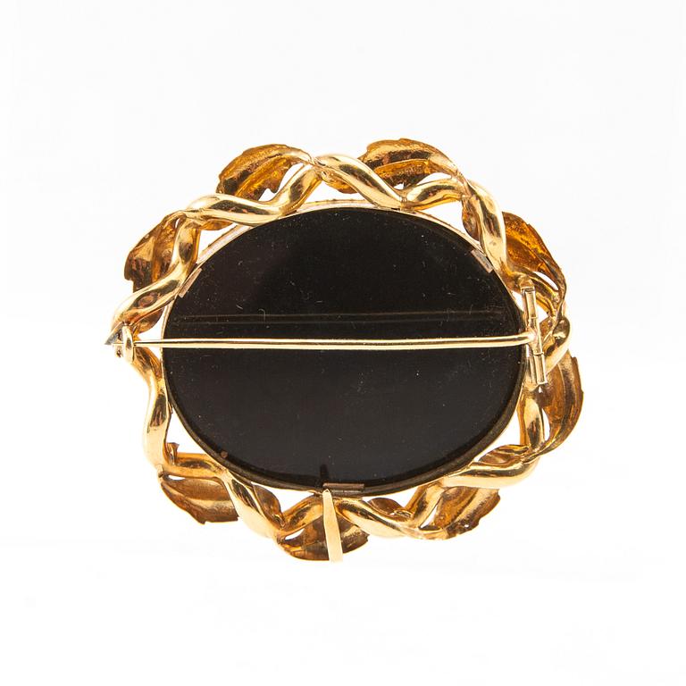 Gustaf Adolf Cedergren, brooch 18K gold with micro-mosaic of a Cavalier King Charles Spaniel and original case, 19th century.