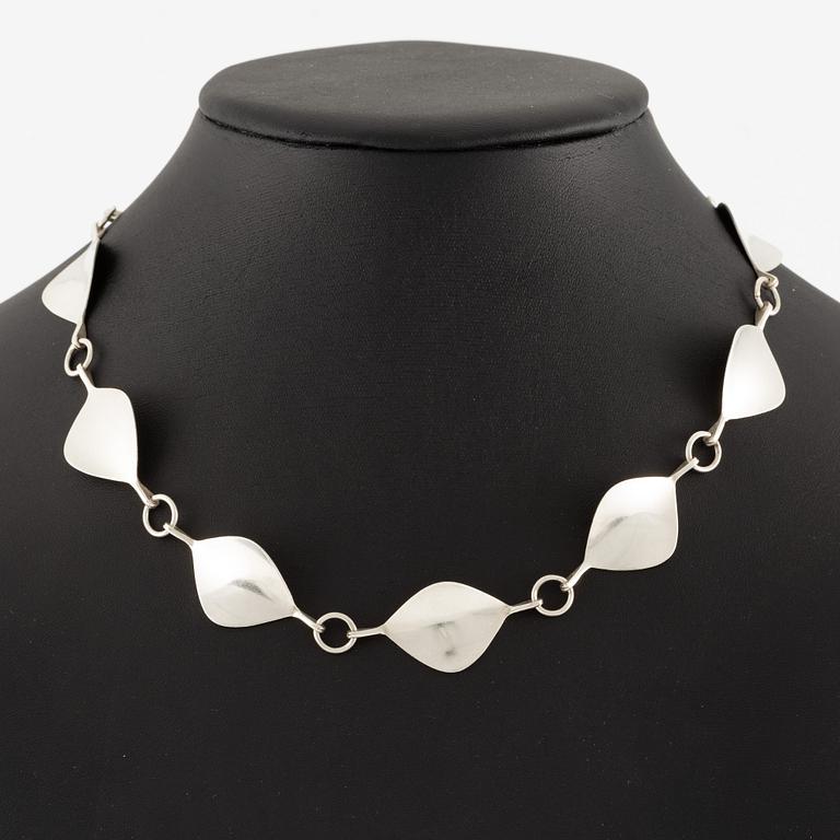 Flavia och Borgila, collier och örhängen, silver.