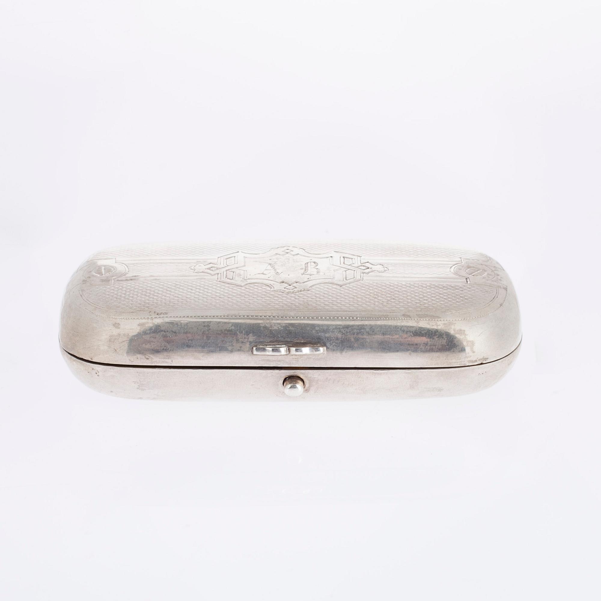CIGARRETUI, silver, S:t Petersburg, Ryssland 1800-talets slut. Vikt 106 g.