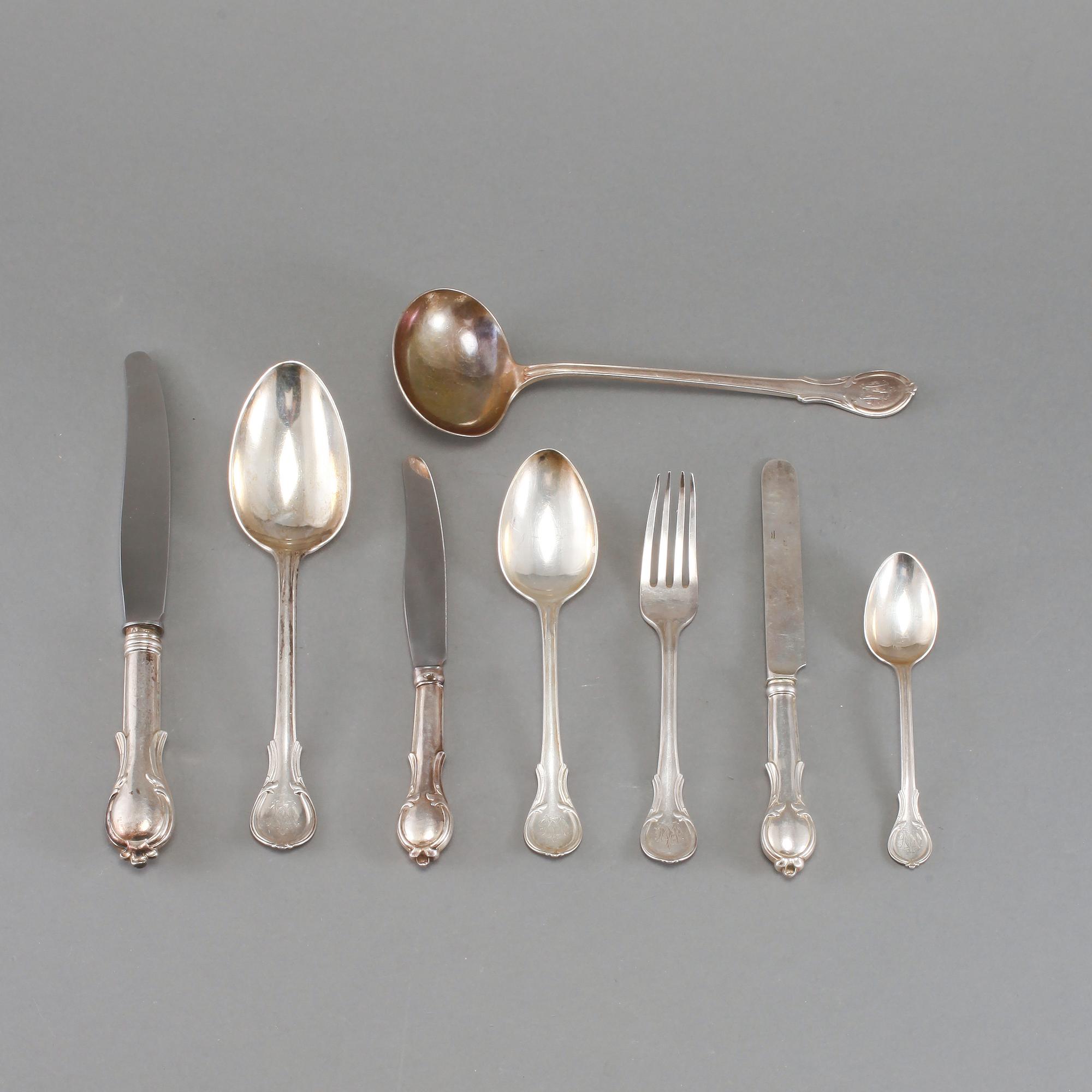 BESTICKSERVIS, 89 delar, silver och stål, 1900-talets första hälft, total vikt 4960 g.