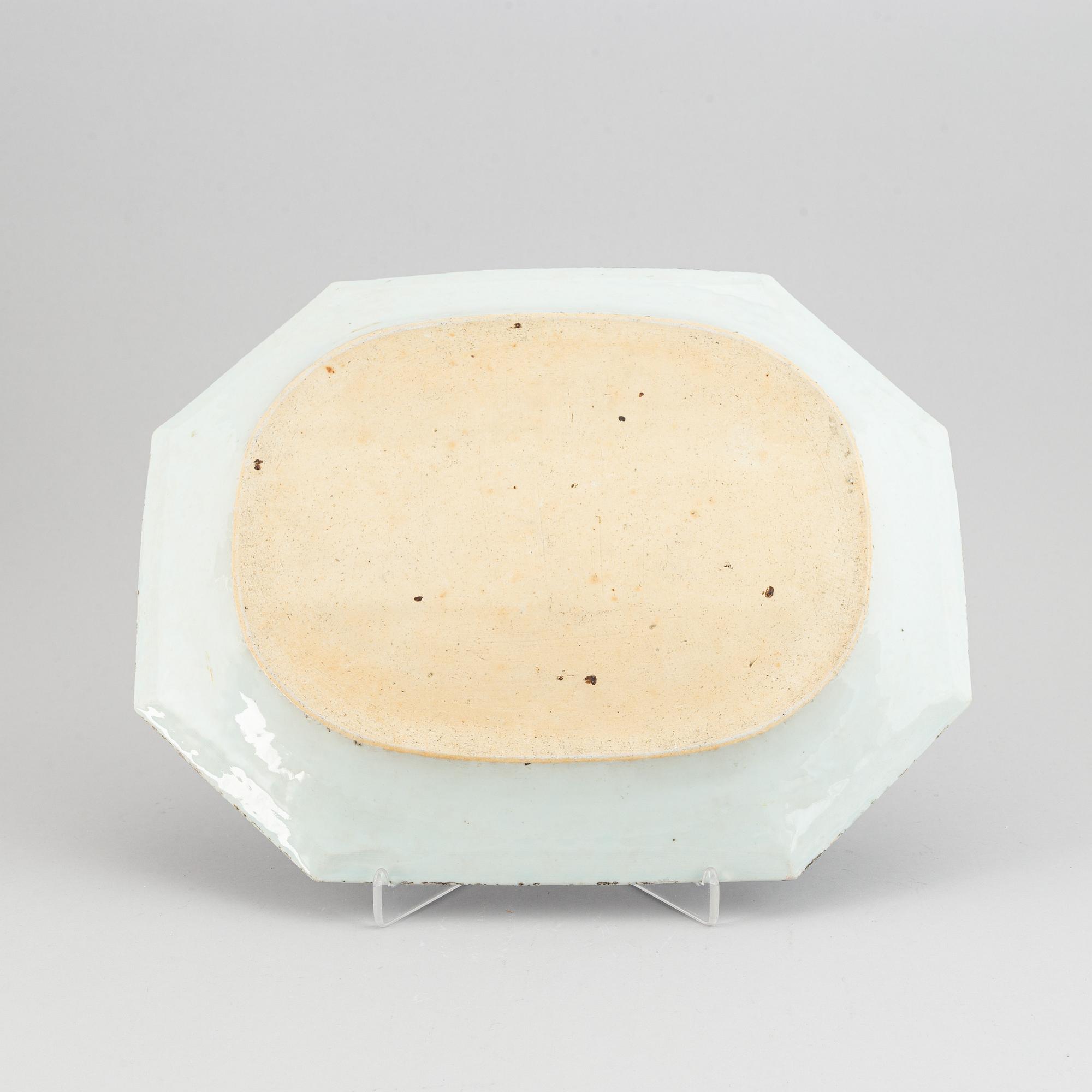 STEKFAT, kompaniporslin. Qingdynastin, Qianlong (1736-95).