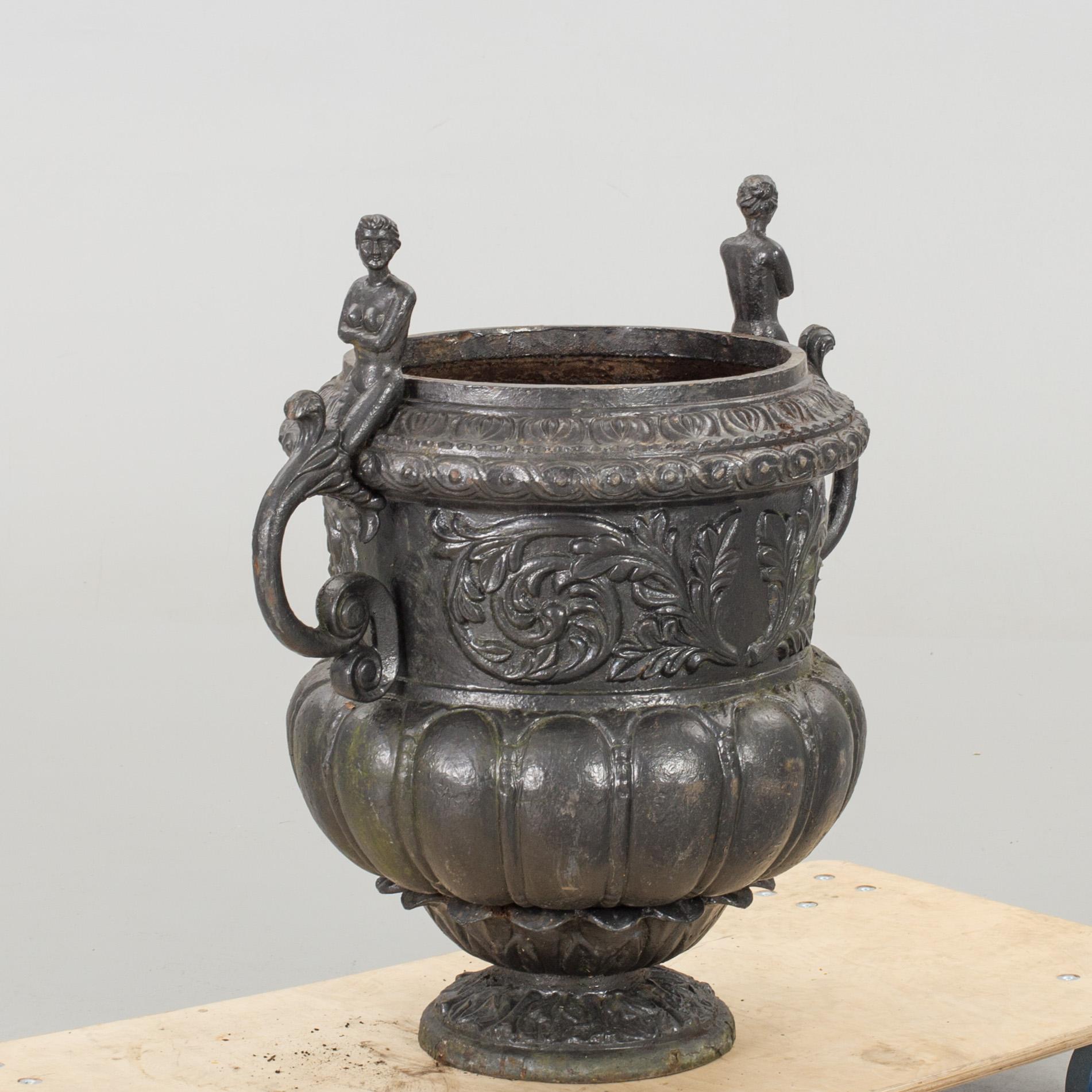 TRÄDGÅRDSURNA, gjutjärn.