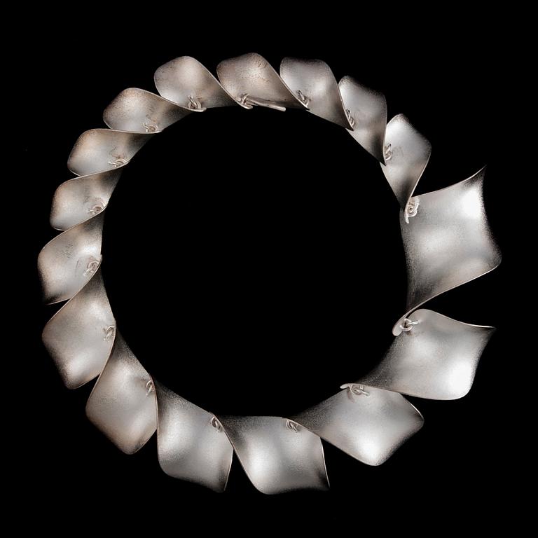 Chao Hsien Kuo, COLLIER.