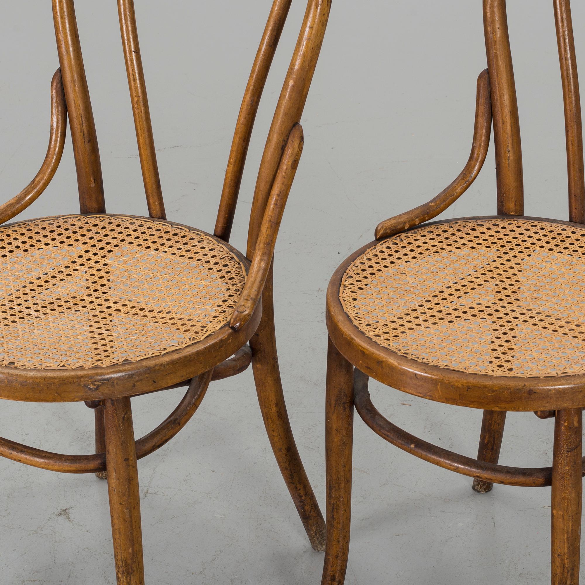 STOLAR, ett par, Thonet-stil, omkring 1900 / 1900-talets början.