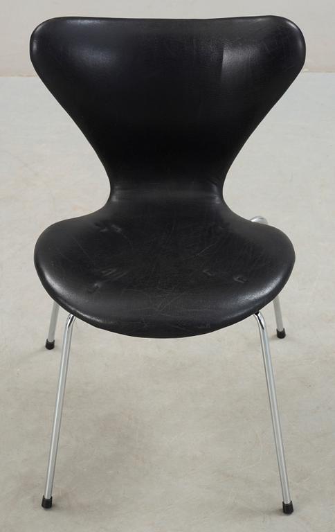 STOL, "Sjuan", Arne Jacobsen, Fritz Hansen, formgiven 1955.