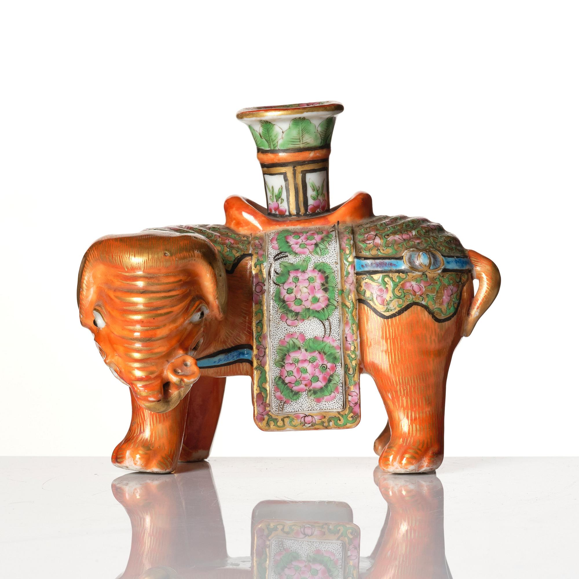 A Chinese Canton candle holder, Qing dynasty, 19th Century.