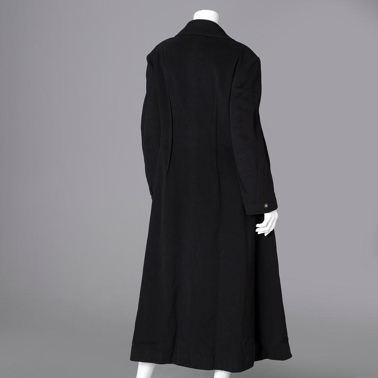 A cashmere Chanel Boutique coat, French size 38.
