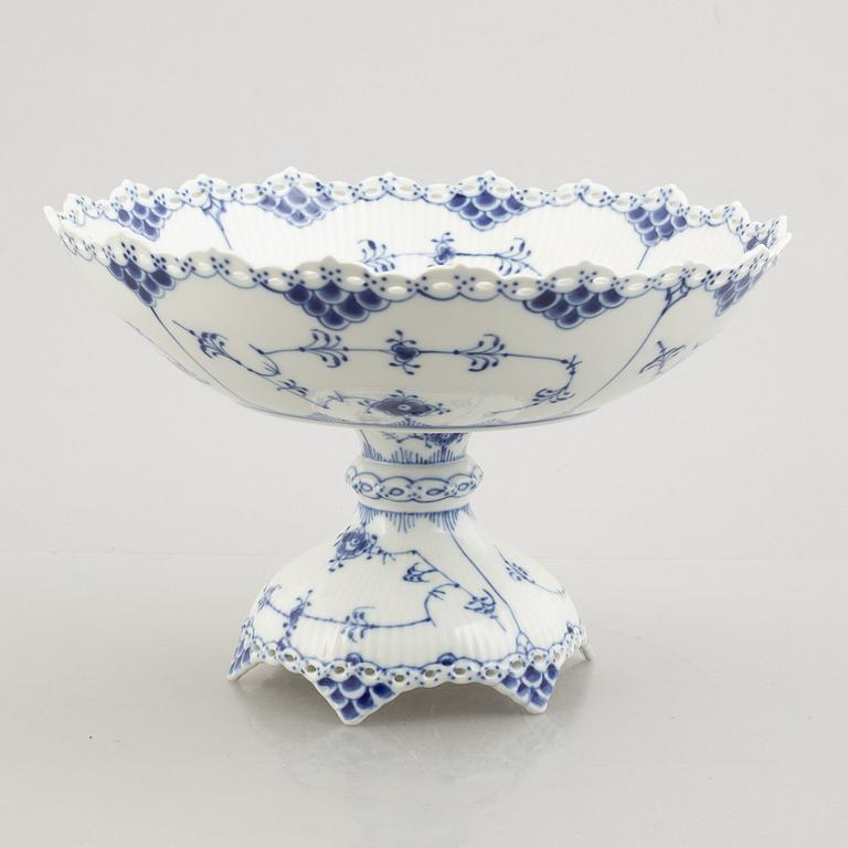A 'Blue Fluted Full Lace' / 'Musselmalet porcelain centerpiece bowl, Royal Copenhagen, model 1022, 1969-78.