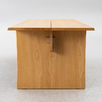 Philippe Malouin, a 'Bookmatch table'. Hem, 2021.