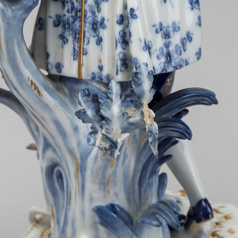 Two Meissen porcelain figurines, early 20th century.