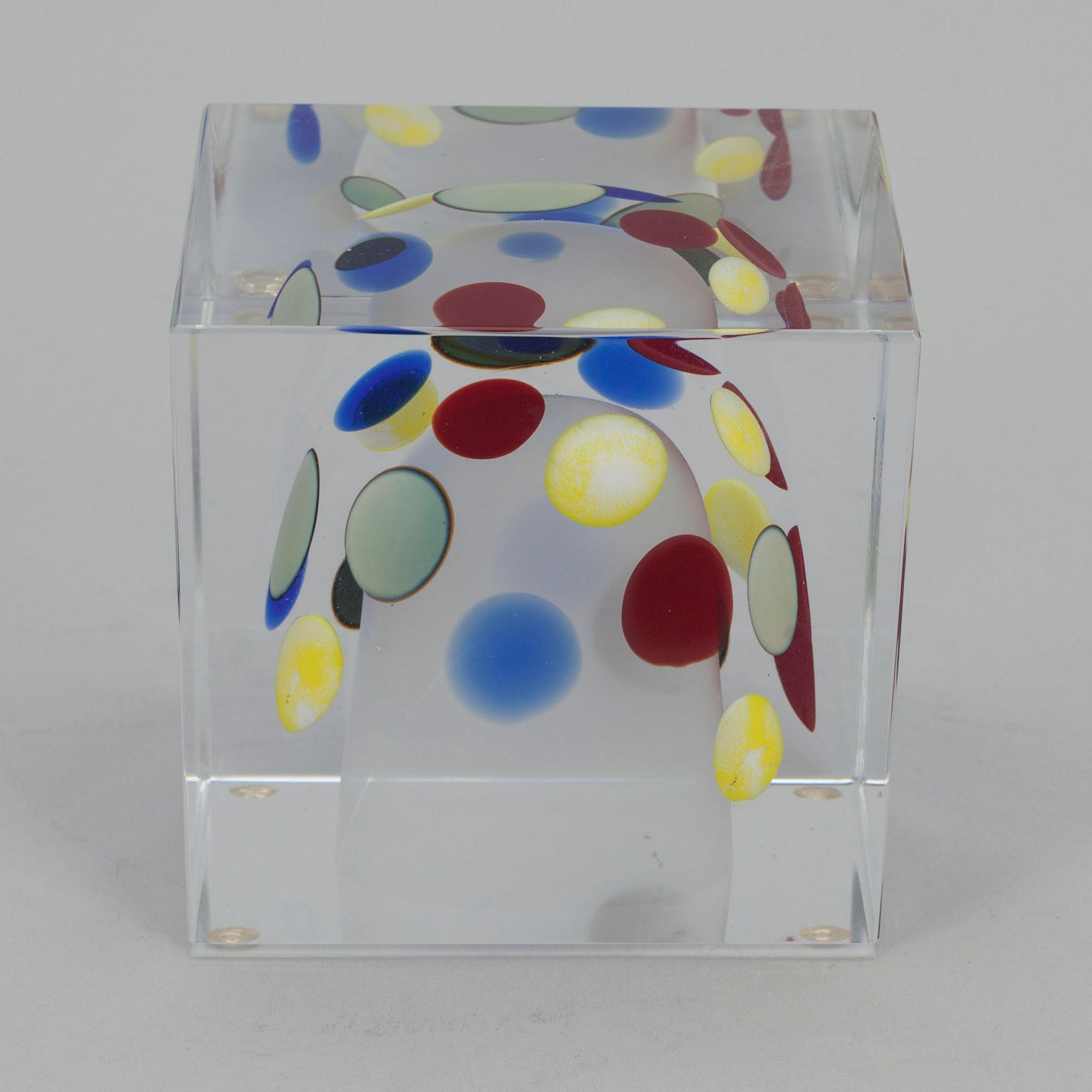 ÅRSKUB, glas, signerad Oiva Toikka, Nuutajärvi 2003, numrerad 357/2000.