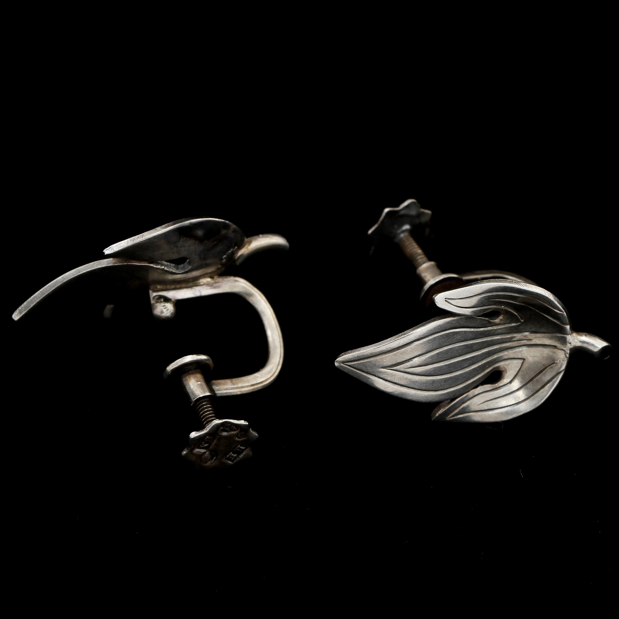 HALSBAND samt ÖRHÄNGEN, ett par, silver, Stigbert, Stockholm, 1948. Vikt 47 g.