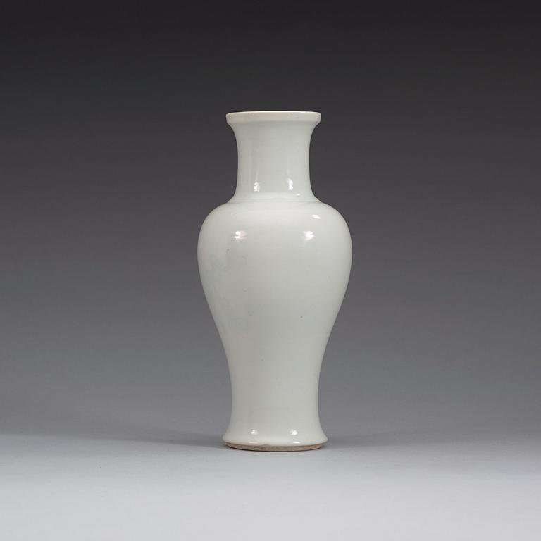 A white glazed vase with 'anhua' pattern, Qing dynasty (1644-1912).