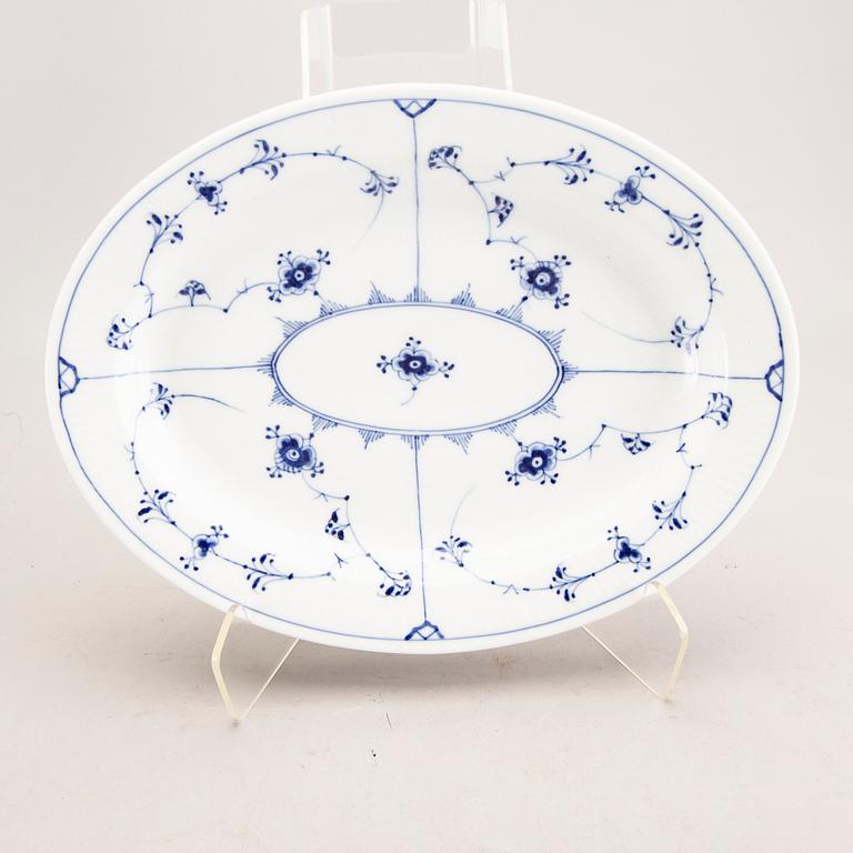 A Royal Copenhagen Muselmalet halvblonde 1940s 51 pcs porcelain dinner service.