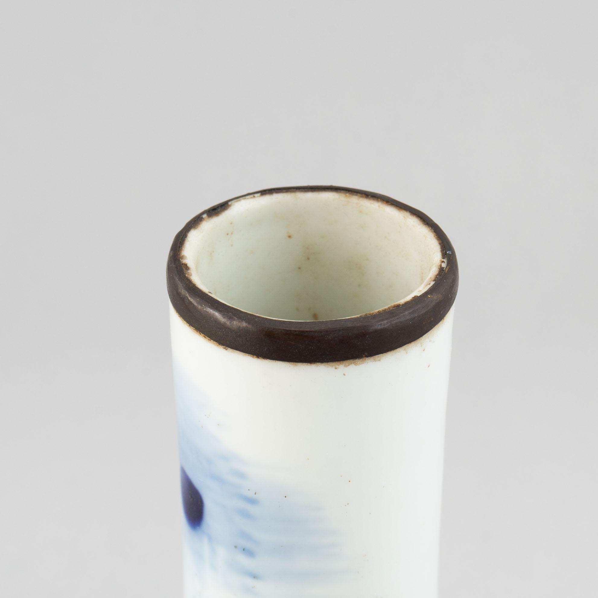 A blue and white ewer/vase, Qing dynasty, 19th Century.