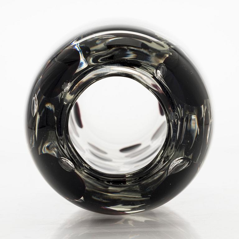 Saara Hopea, a 'Panther' glass vase, signed S. Hopea Nuutajärvi Notsjö -58.