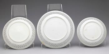 SKÅLFAT, 3 st, porslin, Jiaqing, Kina omkring 1800.