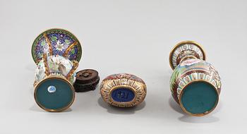 VASER, 3 st, cloisonné, Kina, 1900-tal.
