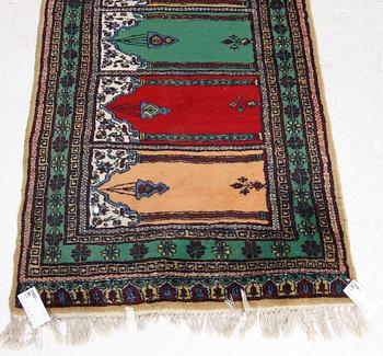 GALLERIMATTA, orientalisk, ca 240 x 90.