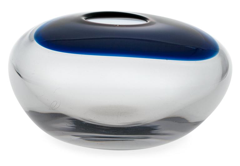 Timo Sarpaneva, A GLASS SCULPTURE.