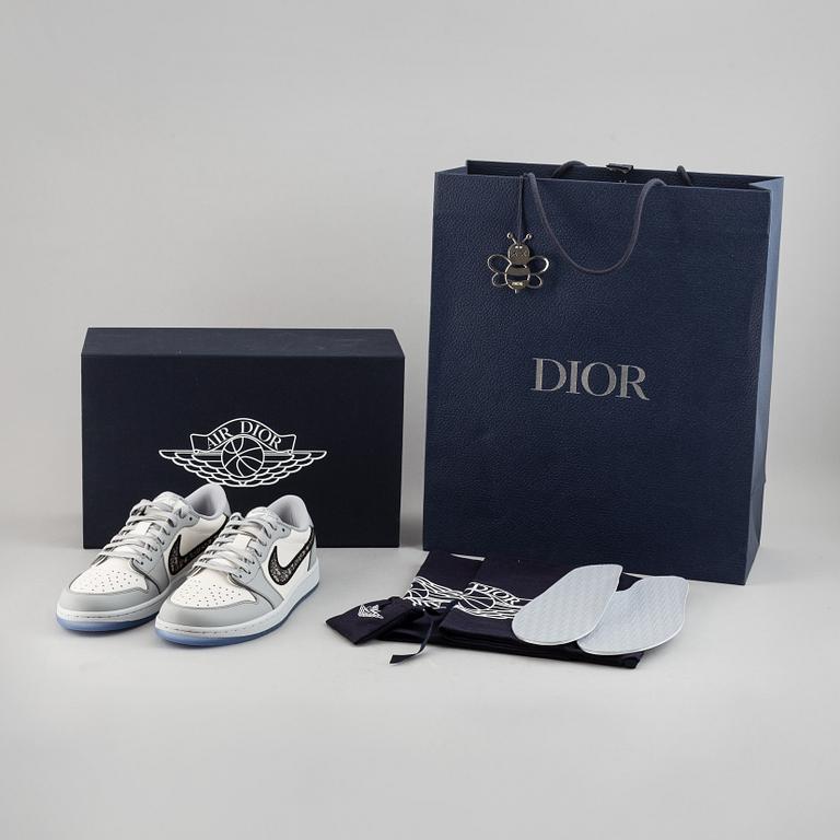 CHRISTIAN DIOR, sneakers, "Dior x Air Jordan 1 Low", US size 9, 2020, limited edition.