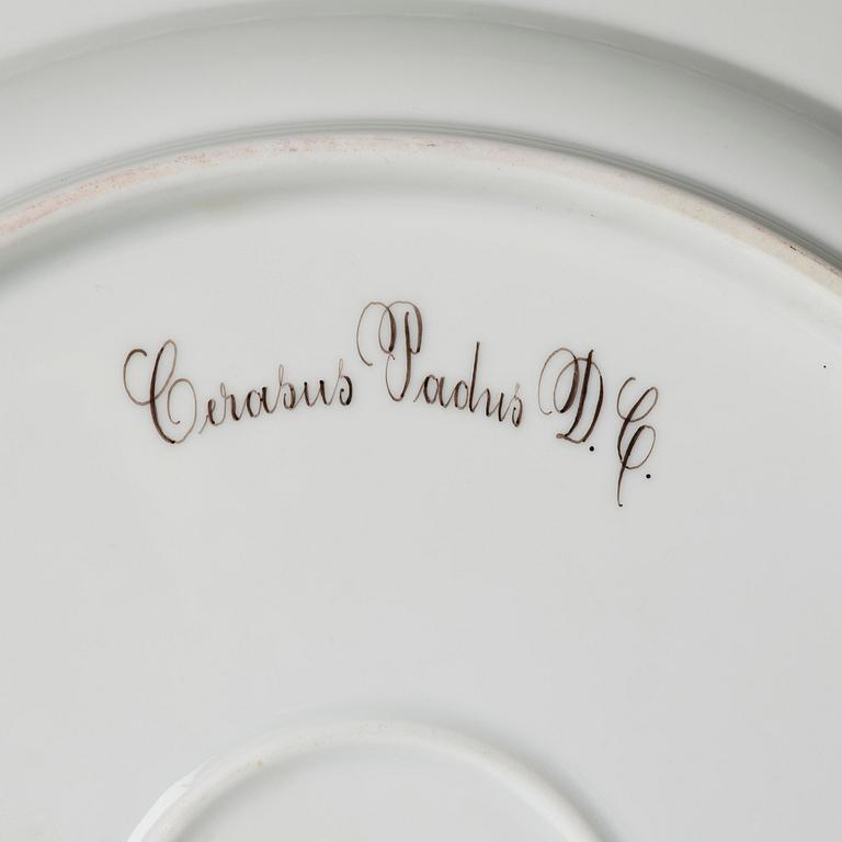 Fat, porslin. Royal Copenhagen, 'Flora Danica', 1900-tal.