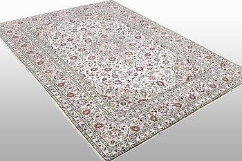 A carpet, Kashan, ca 350 x 240 cm.