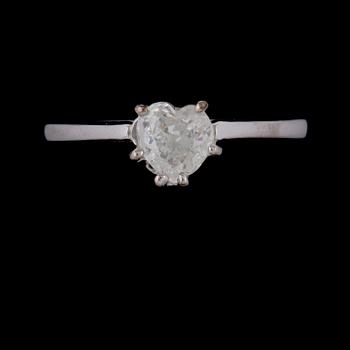 RING, 18K vitguld med hjärtslipad diamant, 1.10 ct. Vikt 3,1 g.