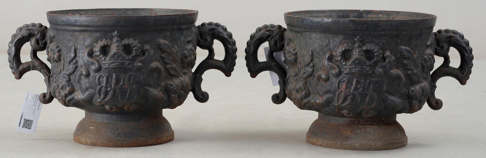 URNOR, ett par, gjutjärn, 1800/1900-tal.