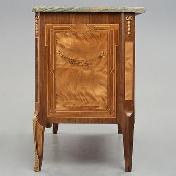 BYRÅ, av Niclas Korp (mästare i Stockholm 1763-1800), ej signerad, gustaviansk, 1700-talets slut.