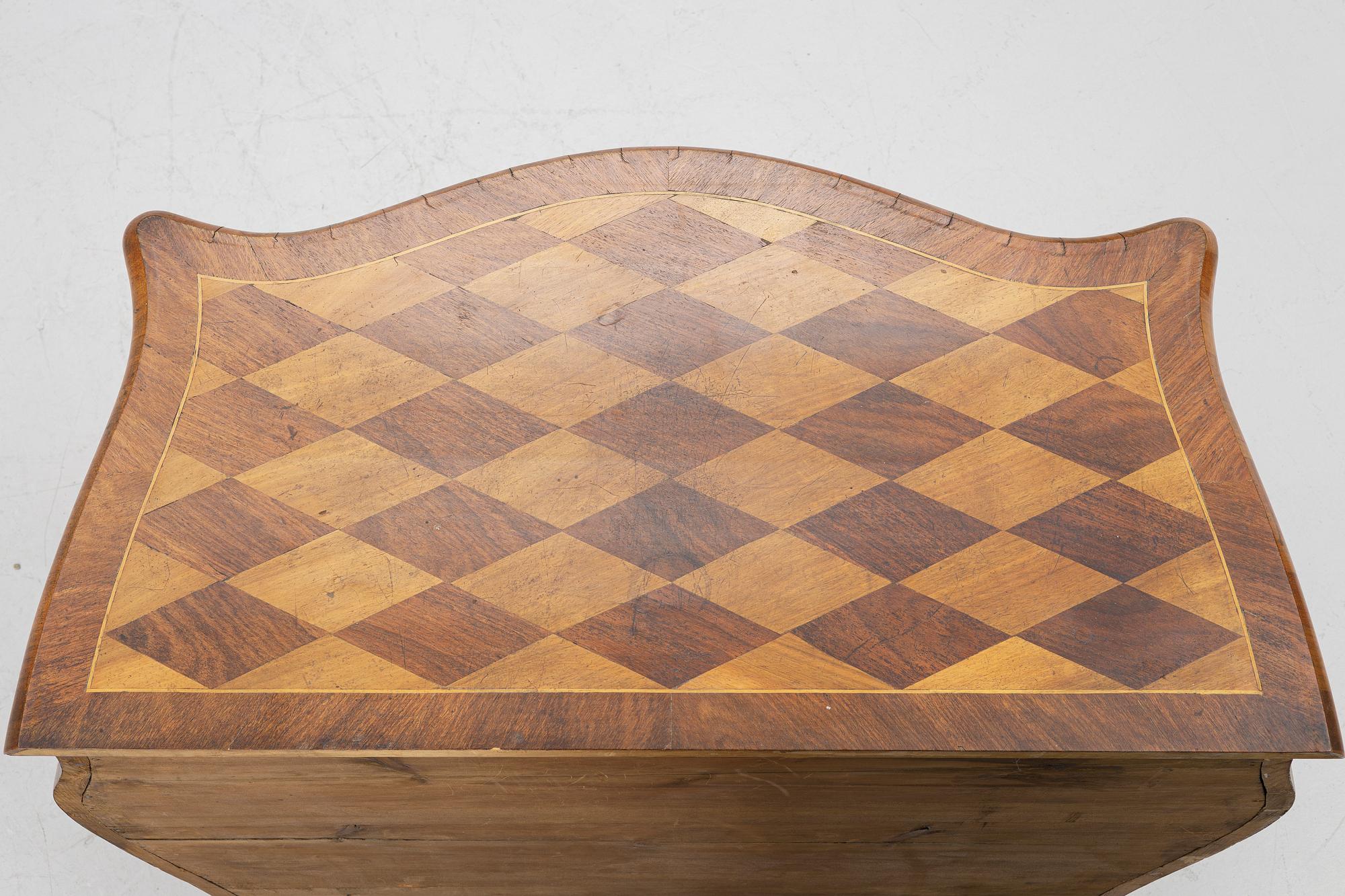 A Rococo style chest of drawers, 19th century.