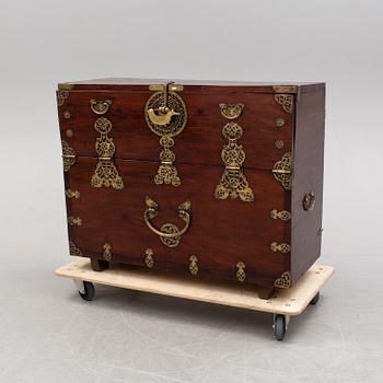 A Korean blanket chest. 19th Century.