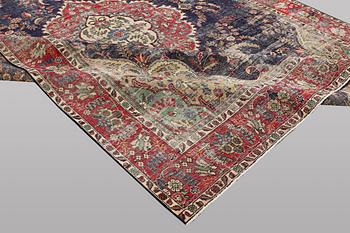 Matta, Persisk, vintage design, ca 373 x 284 cm.