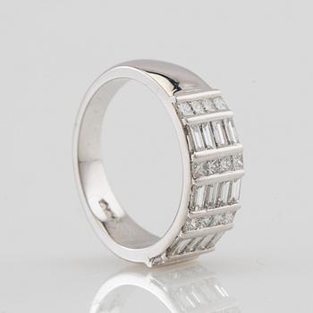 Stephen Foster, Ring platinum with diamonds approx. 1.21 ct total, London.