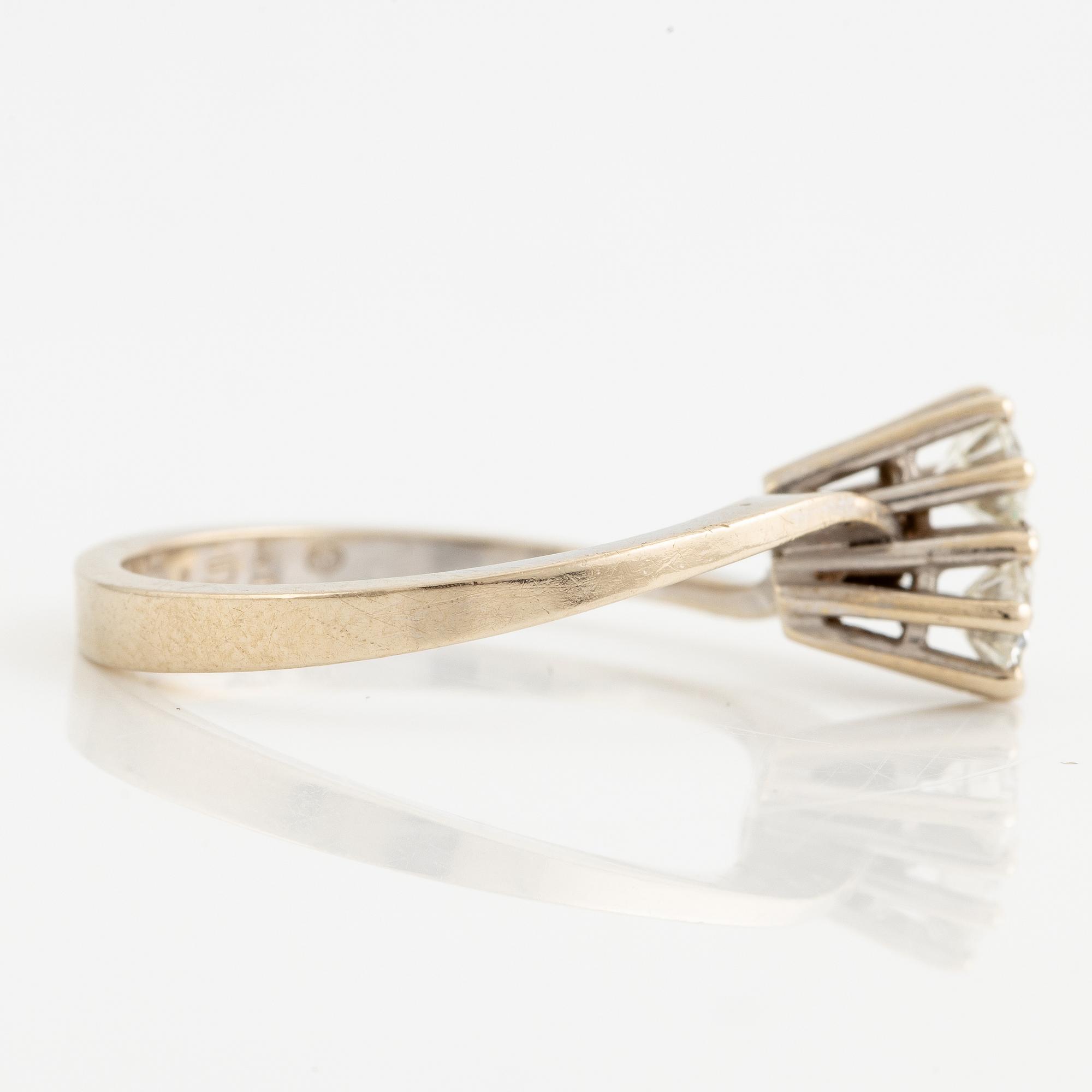 Ring, sibling ring, 18K white gold with two brilliant-cut diamonds.