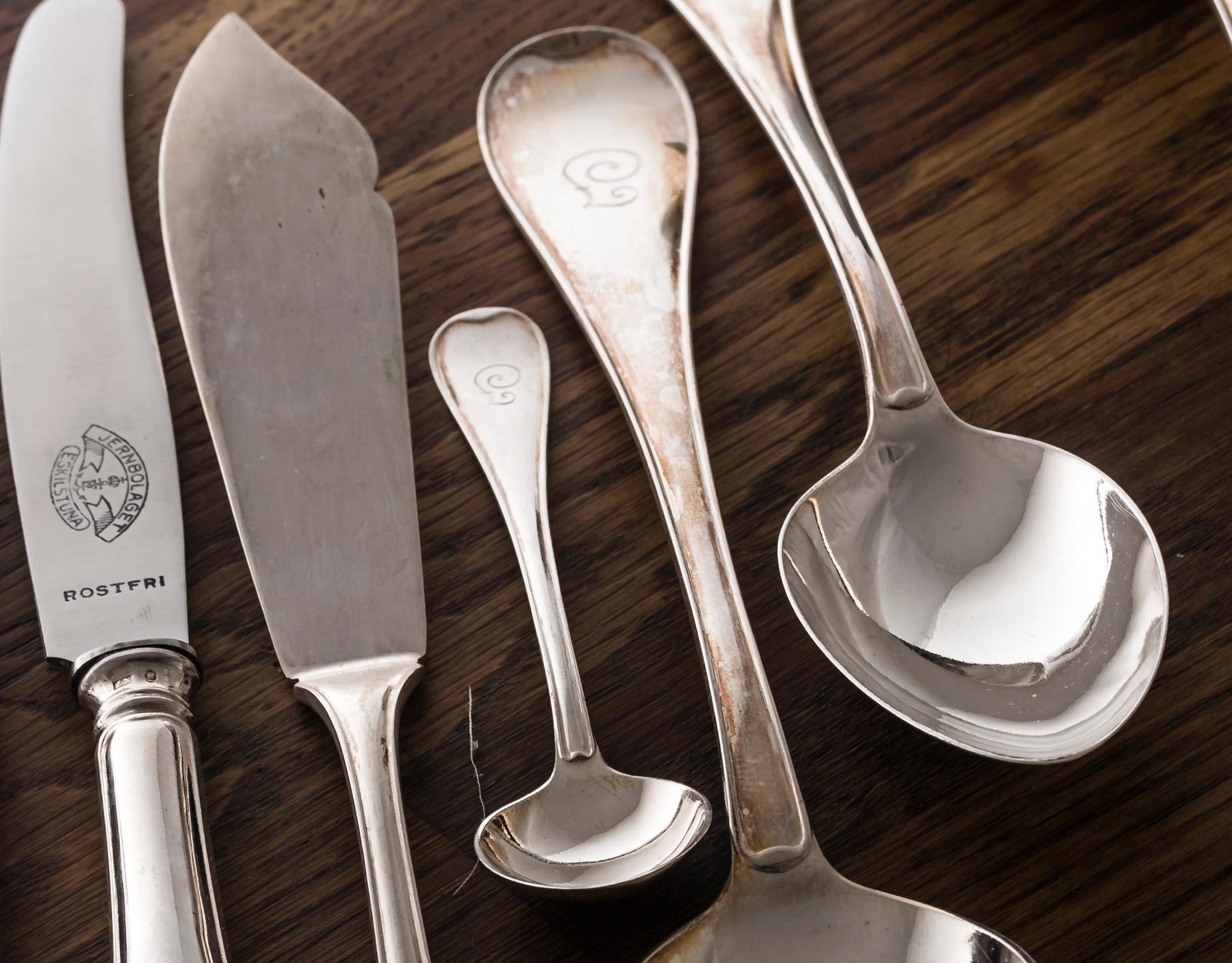 BESTICK, 208 dlr, "Svensk", silver, 1920-tal, total vikt inkl rostfria knivskaft ca 9000 g.