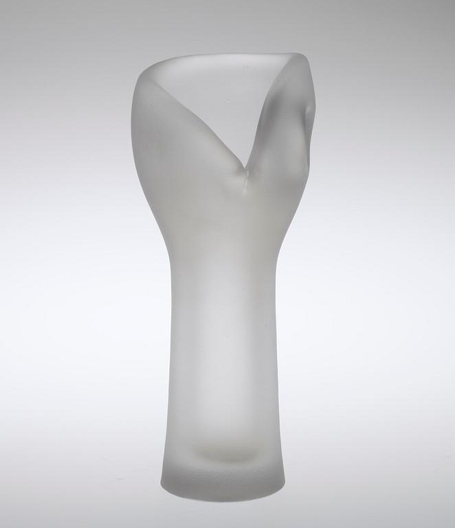 GLASSKULPTUR / VAS, "Hiidennyrkki". Osign.