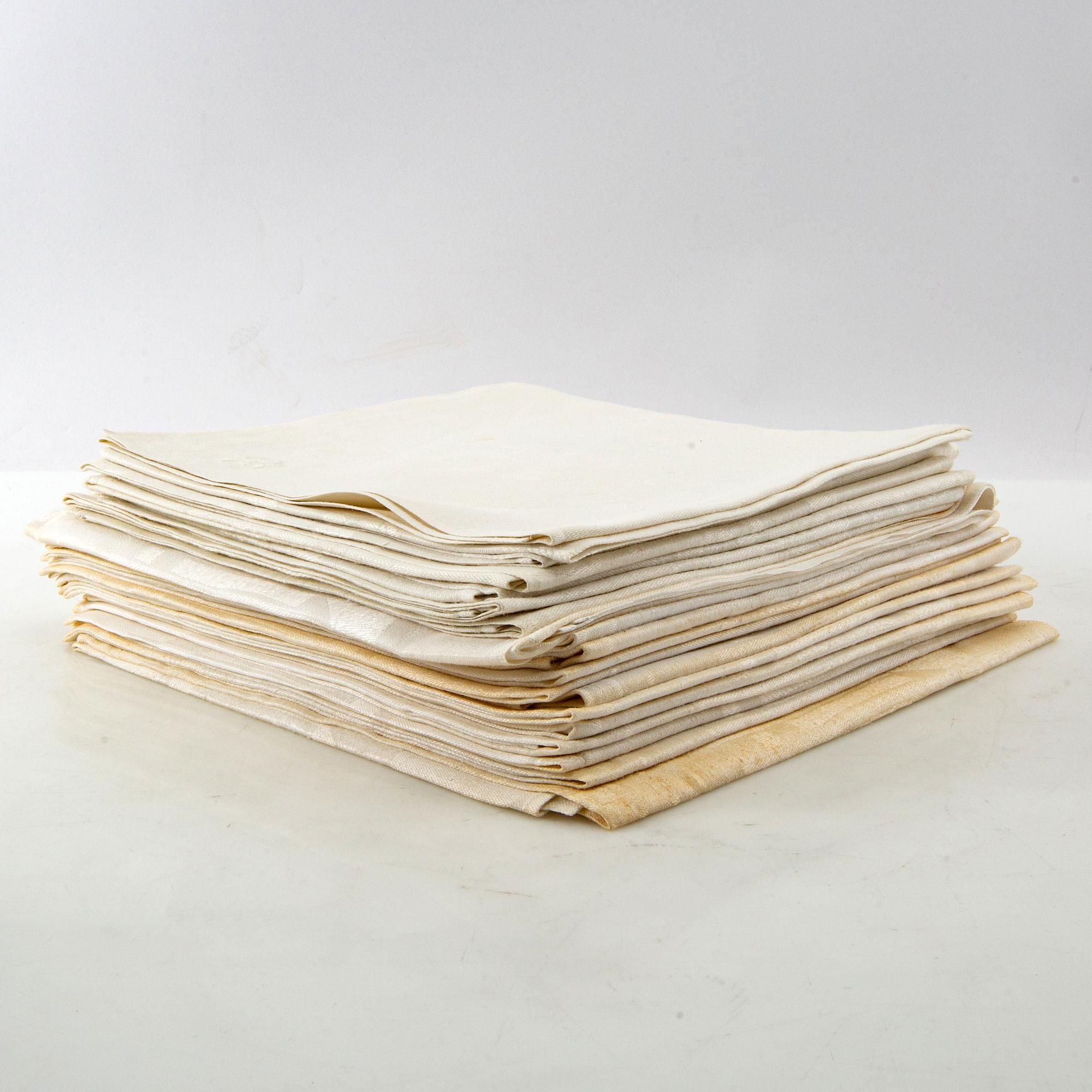 Napkins 12 pcs and 6 pcs damask early 20th century.