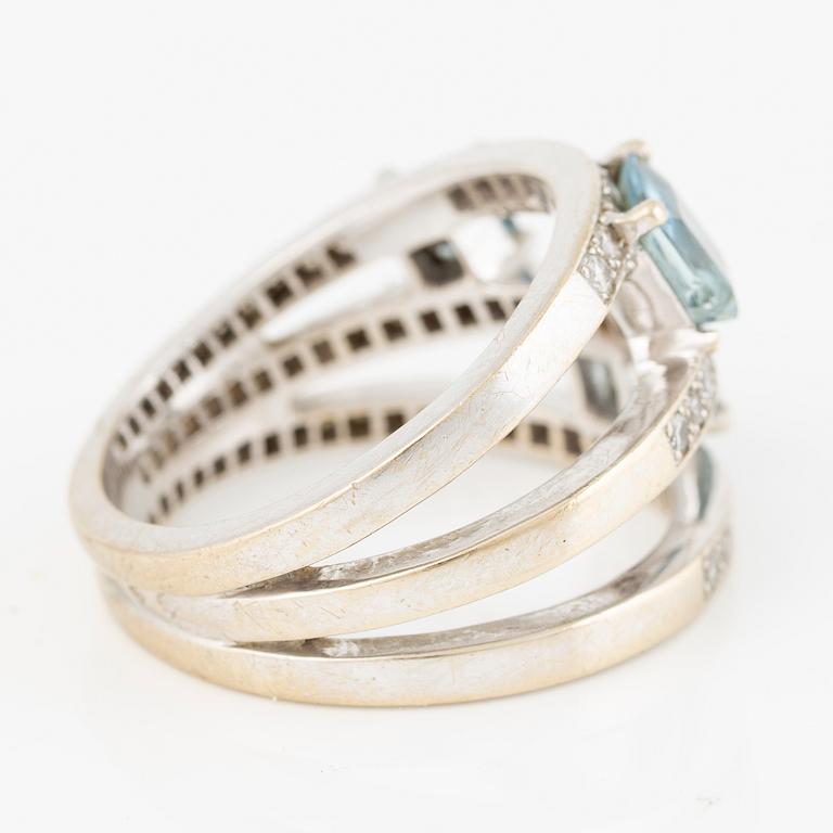 Ring, 18K vitguld med briljantslipade diamanter och akvamariner, Ritz London.