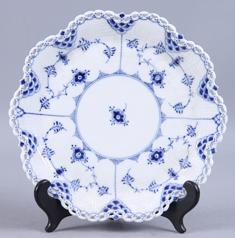 KAFFESERVISDELAR, 28 delar, porslin, Musselmalet, Kongl Dansk. Mestadelen helblond.