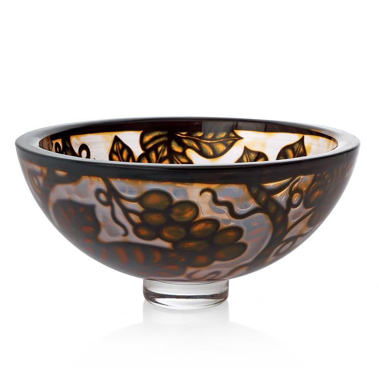 An Eva Englund 'Graal' glass vase, Orrefors 1987.