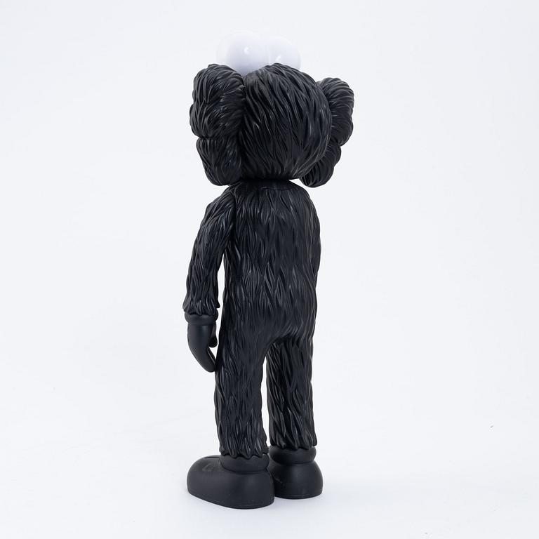 KAWS, vinylskulpturer, 2 st, 2017.