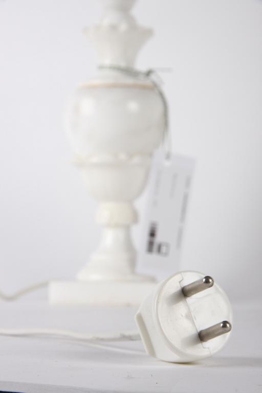 BORDSARMATUR, alabaster.
