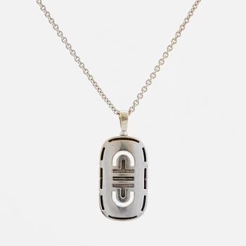 A Bulgari "Parentesi" pendant with a chain.