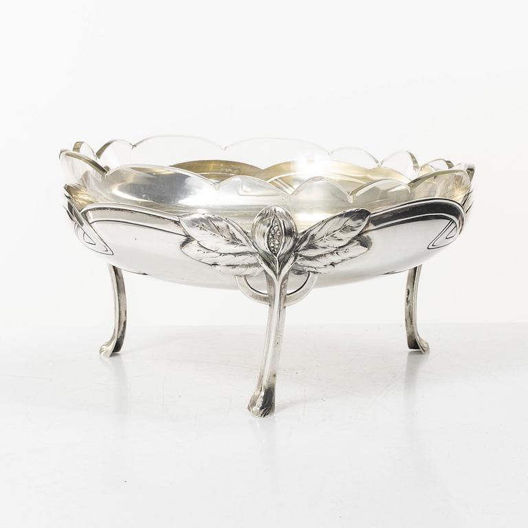 A Jugend silver bowl/stand with glass bowl, Oulu, Finland 1908.