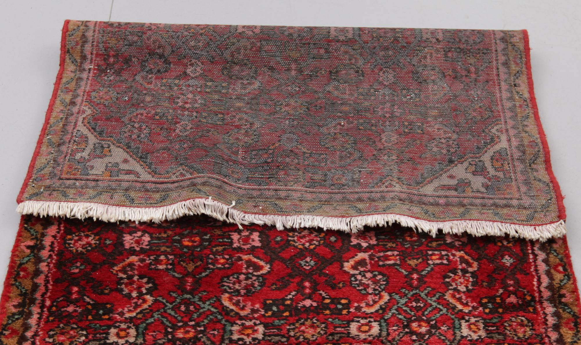 MATTA, orient, ca 312 x 95 cm.