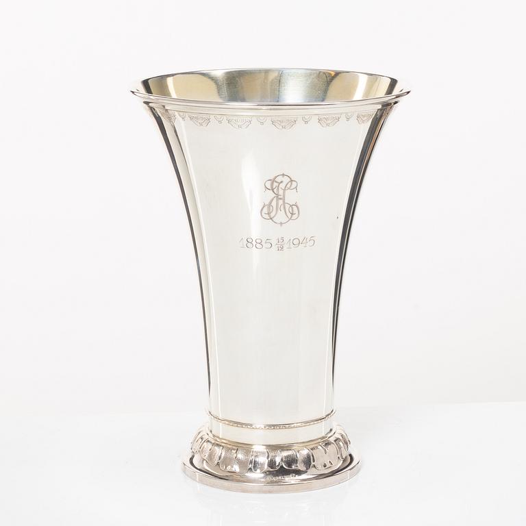 Bägare, silver, GAB, Stockholm, 1945.