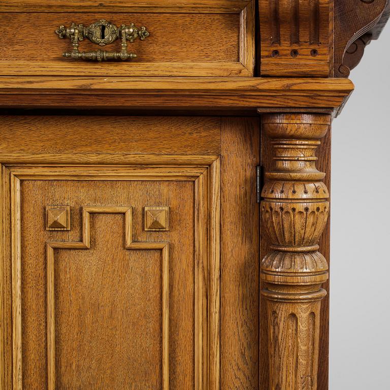 BOKSKÅP, nyrenässans, 1800-talets slut.