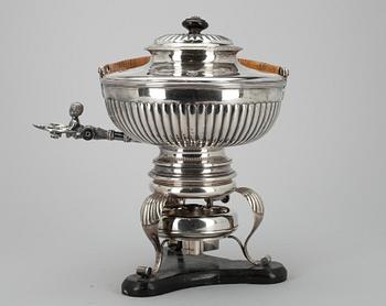 TEKANNA, silver, Österrike-Ungern, ca 1850 samt BRÄNNARE, silver, Möllenborg-Feron, Stockholm 1873. Tot. vikt ca 1980.